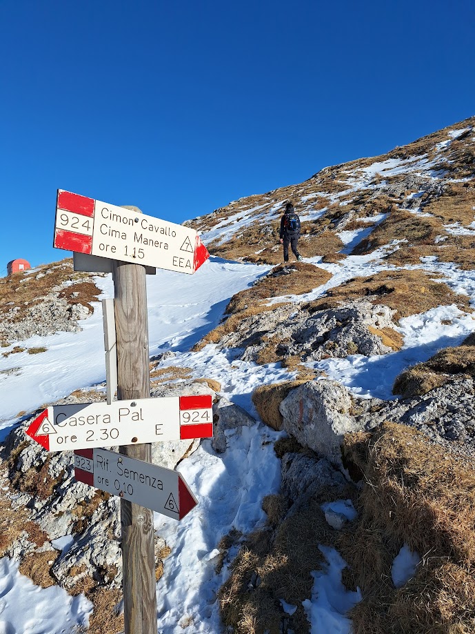 Tra il Rifugio Semenza ed il Bivacco Lastè.