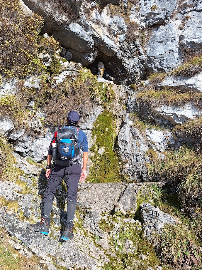 Il nano da ghiaione, che ti conforta dalla sua nicchia nella roccia!