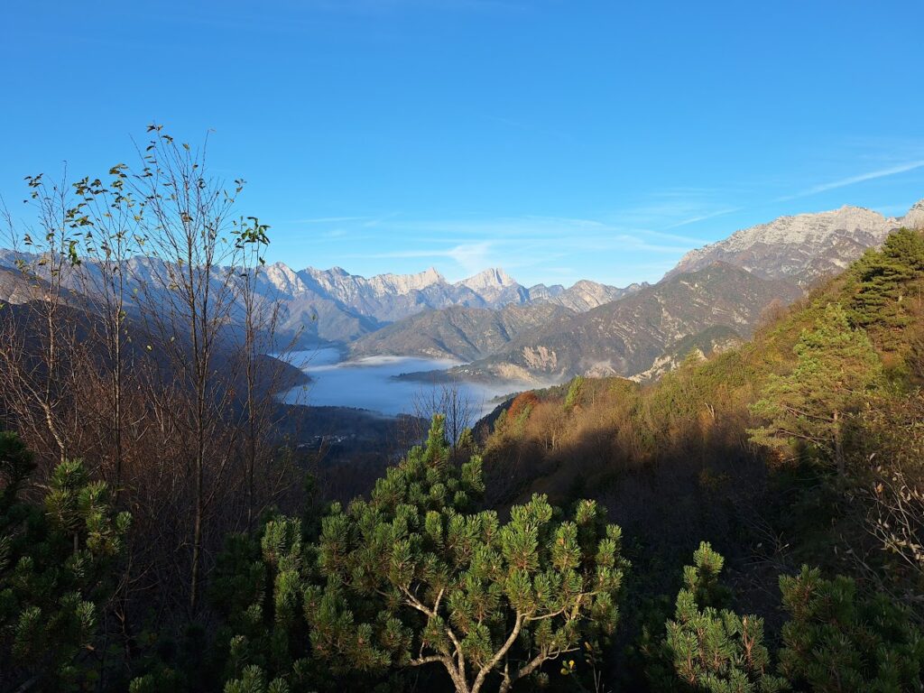 Un po' di nebbia in valle.