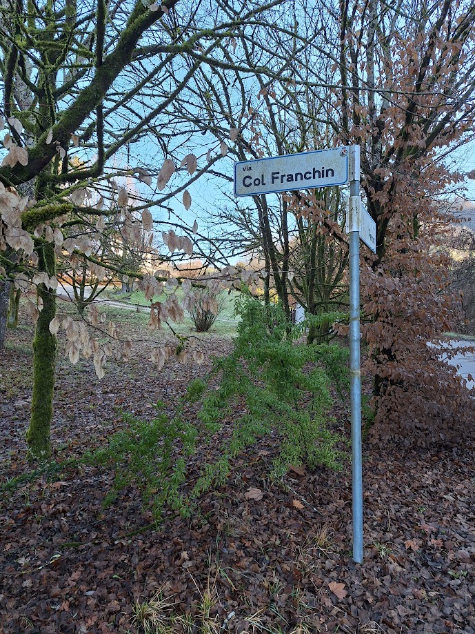 L'inizio di Via Col Franchin, laterale di Via Peron.