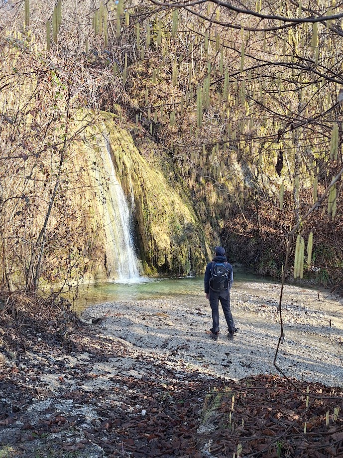 Una cascata a lato di Via Col Franchin. Chissà se in estate l'acqua c'e'?! ... dobbiamo tornare a vedere!